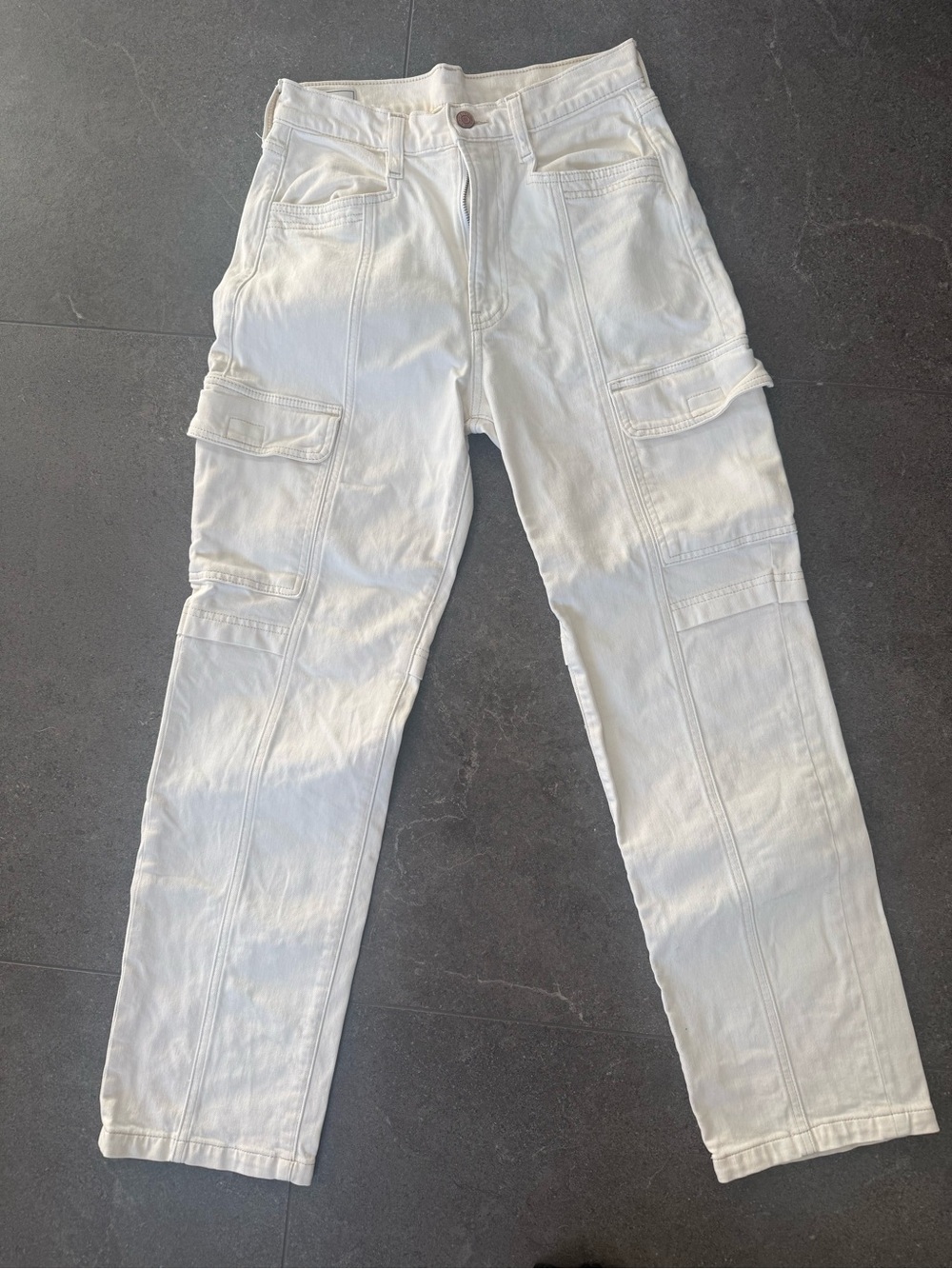 Women’s Ivory denim cargo pants- GAP